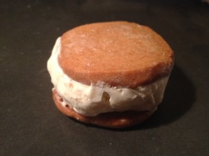 Lovely lemony vanilla ice cream cookie sandwiches. Do it.